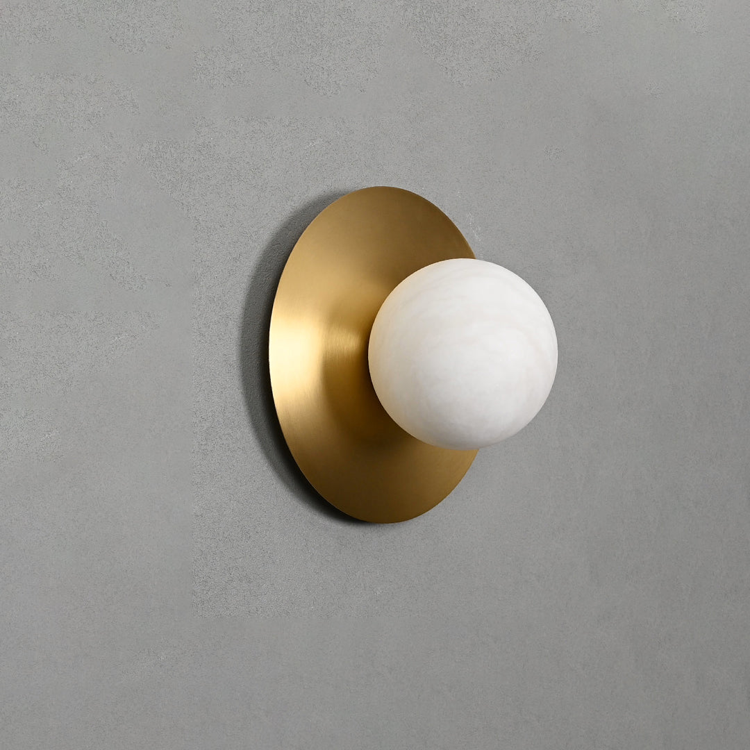 Eirueria applique alabastro Orb Sconce a globo