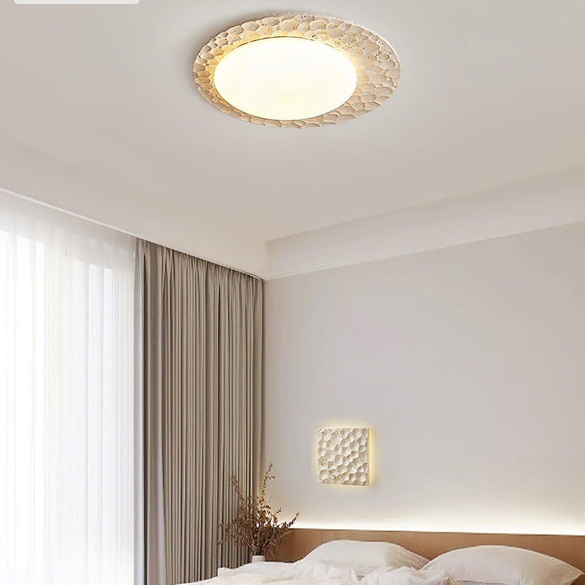 Lampada da soffitto in travertino giallo organico