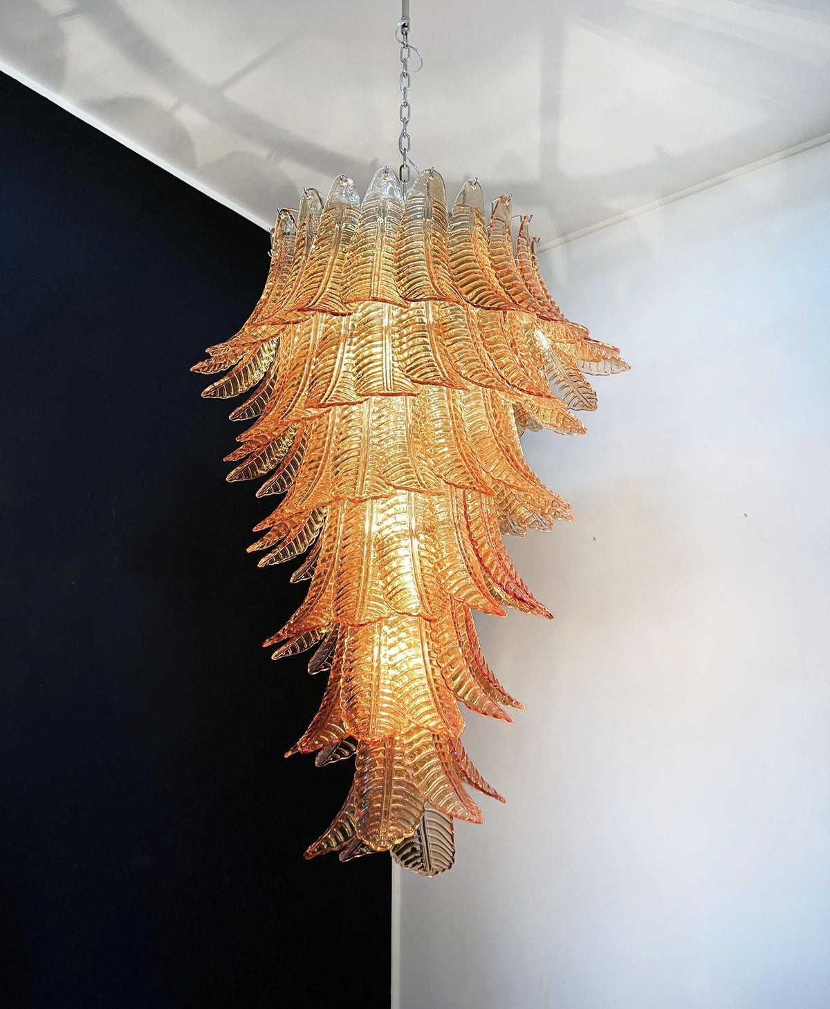 Celielle lampadario in vetro ambra a Strati con Foglie Artistiche