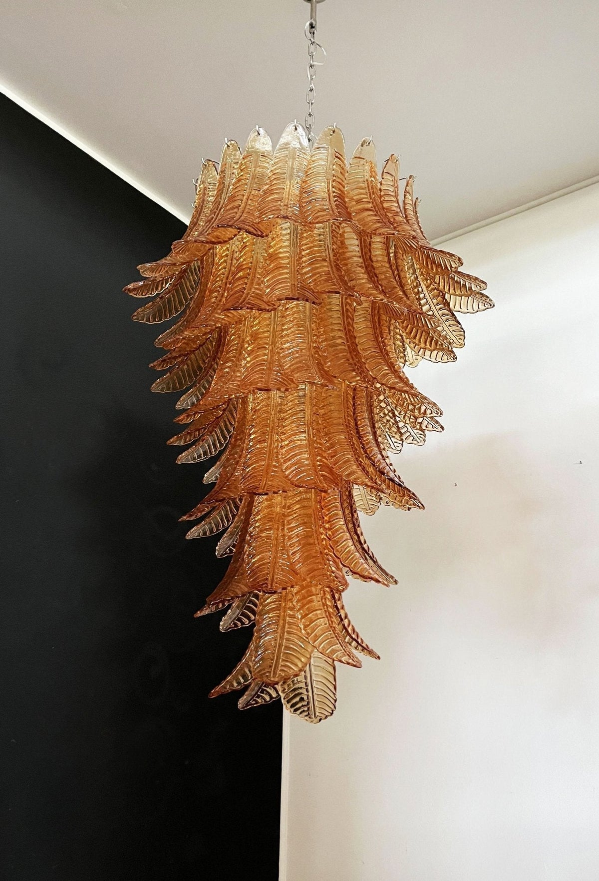 Celielle lampadario in vetro ambra a Strati con Foglie Artistiche