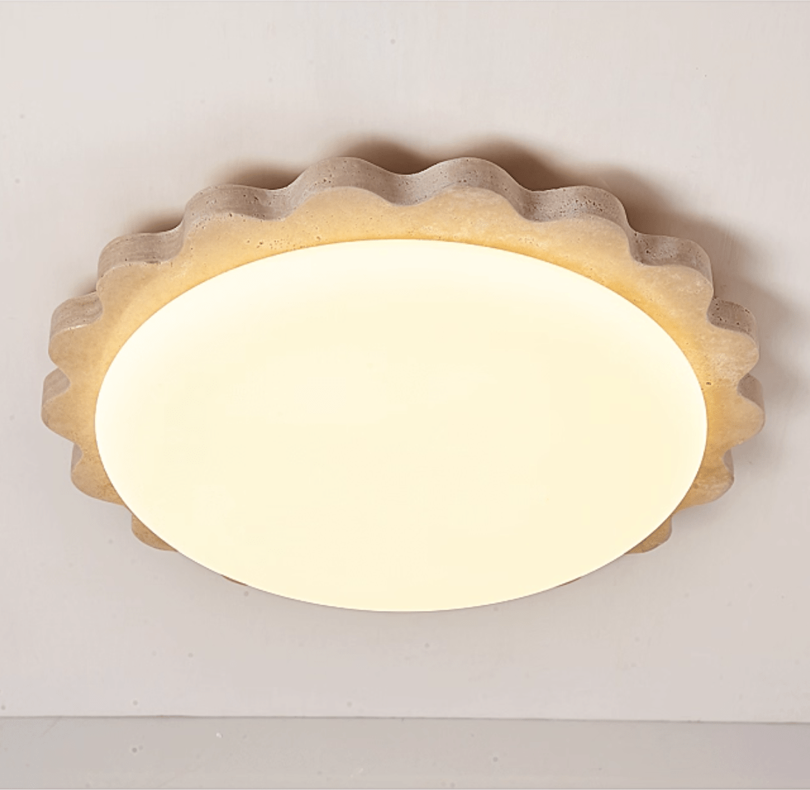 Crestwood lampada da soffitto in travertino giallo con bordo a festone