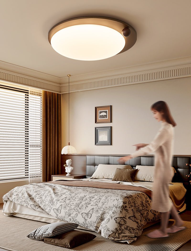 Lampada da soffitto con cornice in legno di noce