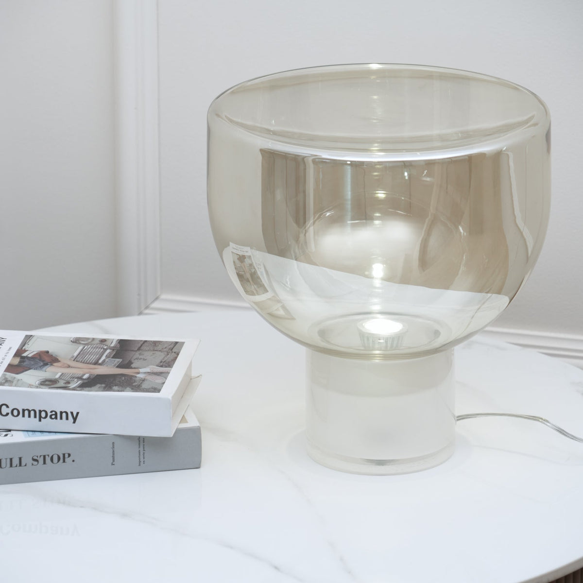 Cavm lampada da tavolo in vetro elegante