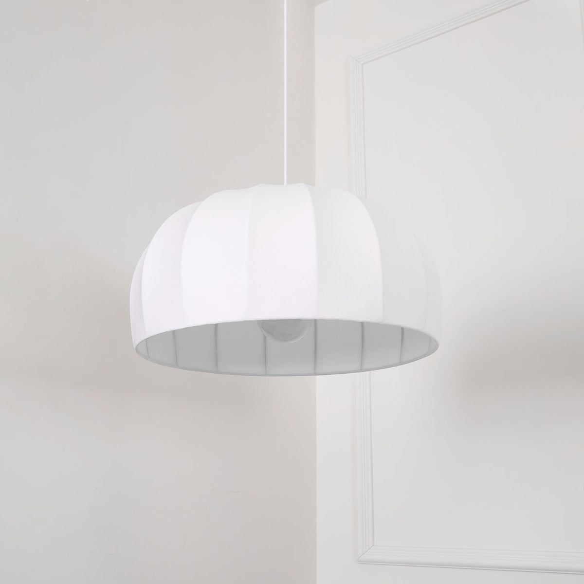Fioeina lampada a sospensione con paralume in tessuto bianco