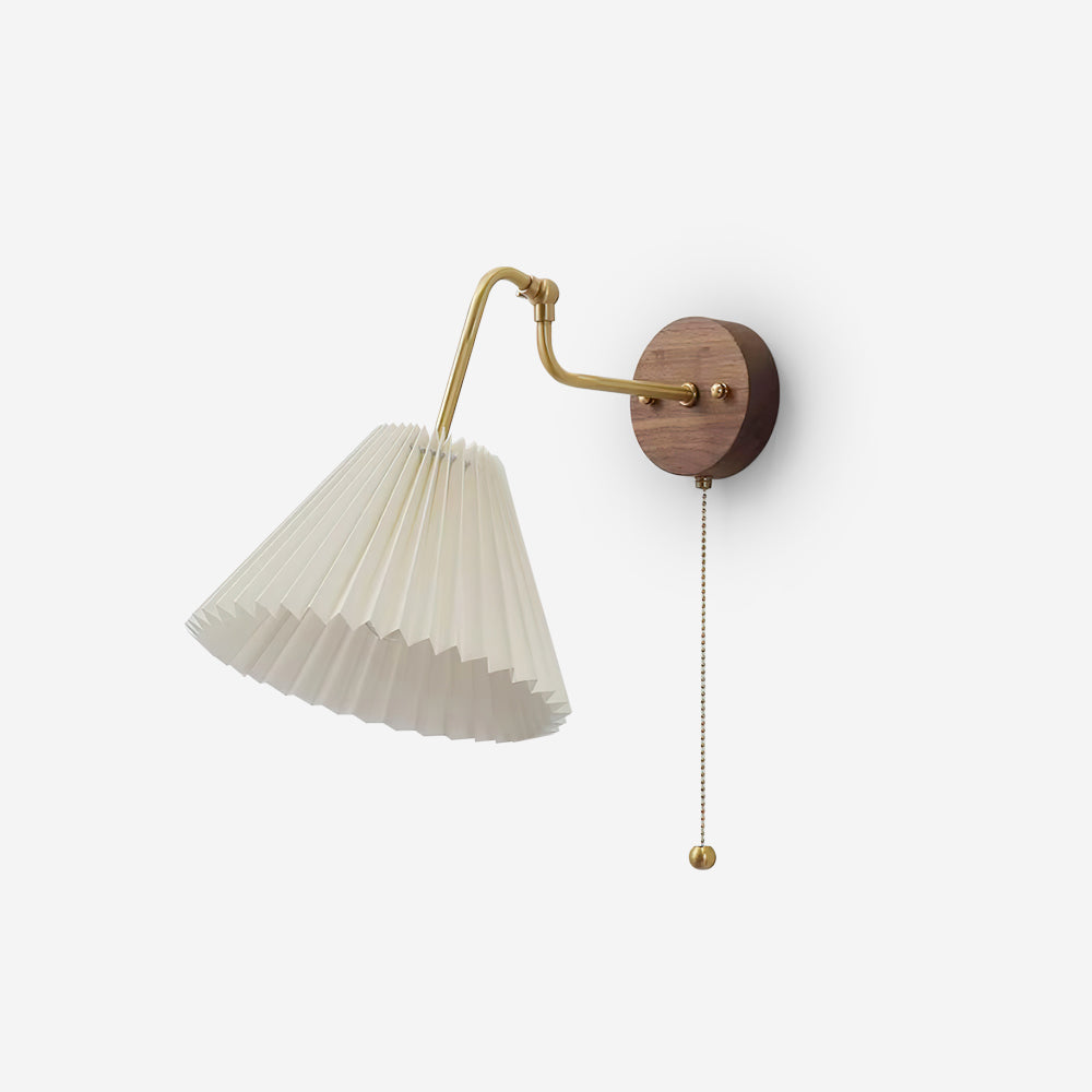 Lampada da parete vintage in ottone e noce con paralume in tessuto a pliche