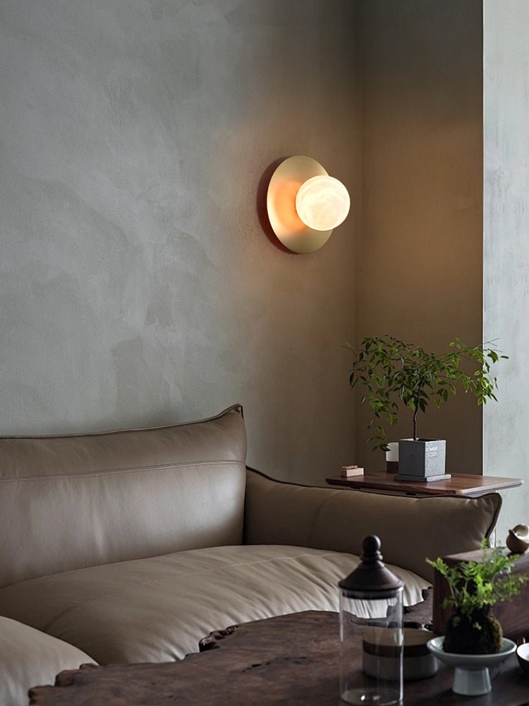 Eirueria applique alabastro Orb Sconce a globo