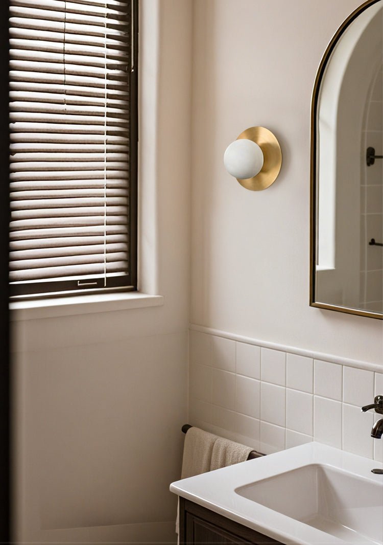 Eirueria applique alabastro Orb Sconce a globo