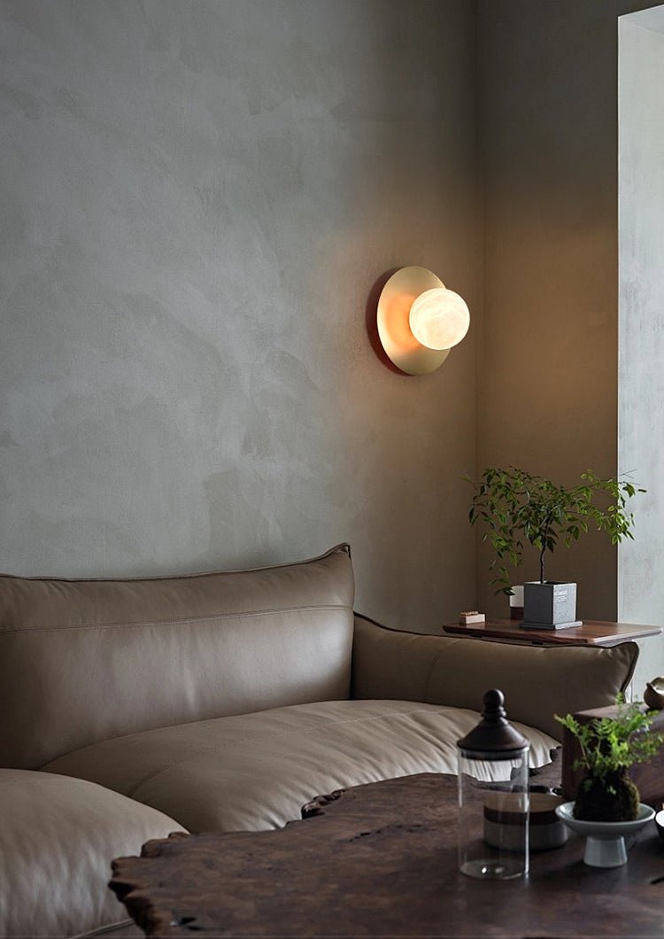 Eirueria applique alabastro Orb Sconce a globo