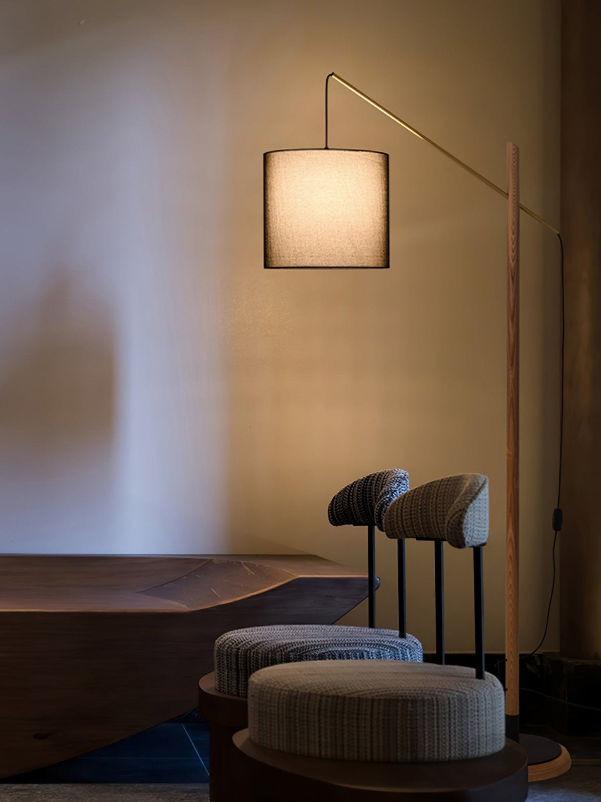 Nyvariol lampada da terra minimalista in legno