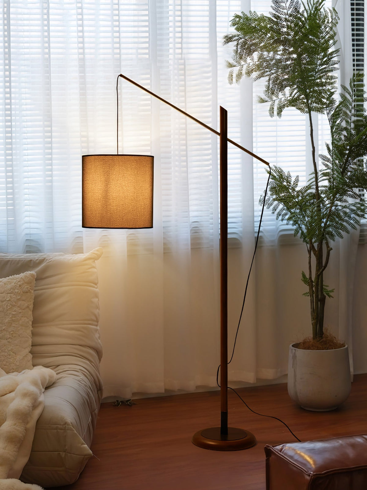 Nyvariol lampada da terra minimalista in legno