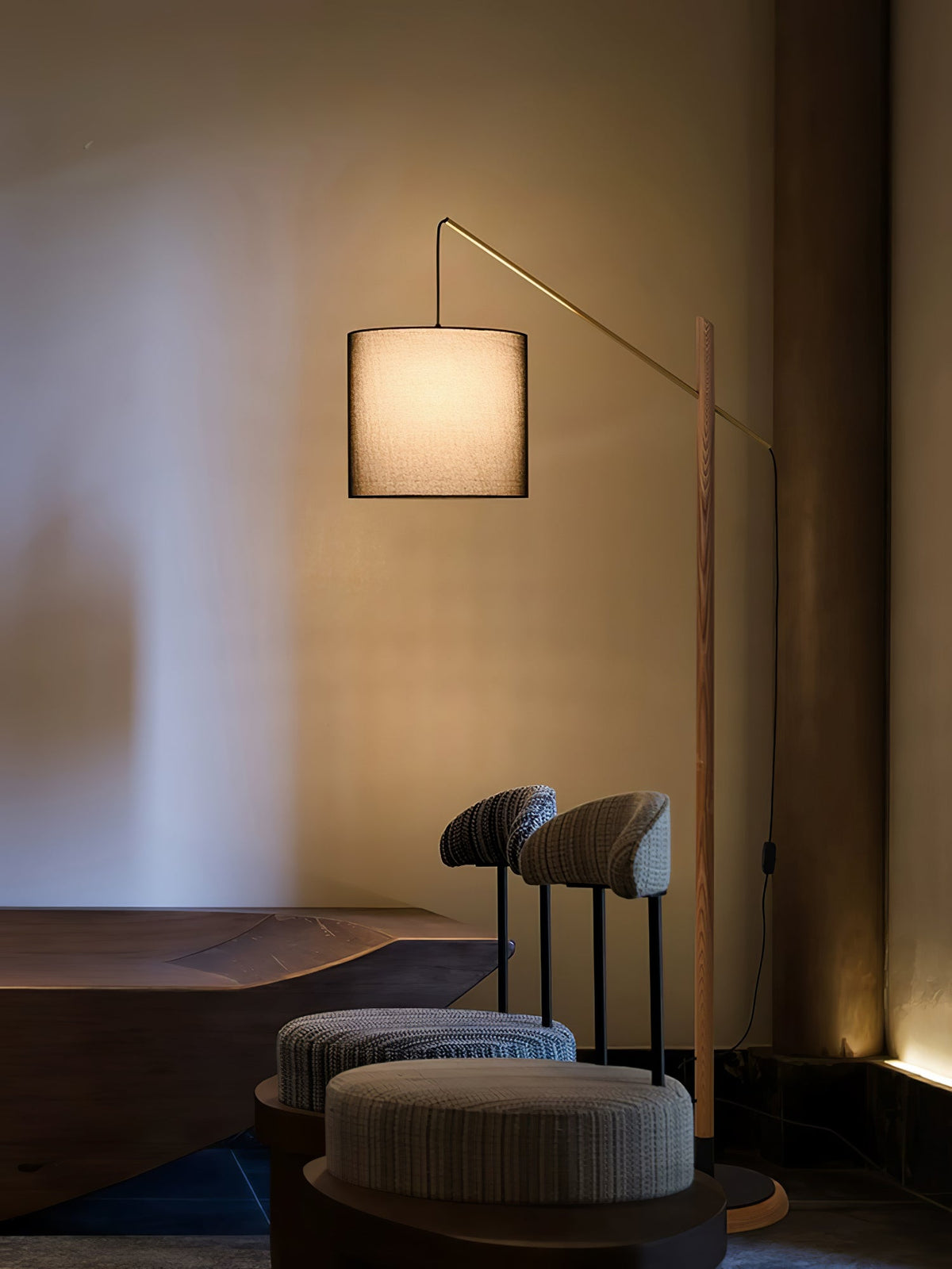 Nyvariol lampada da terra minimalista in legno