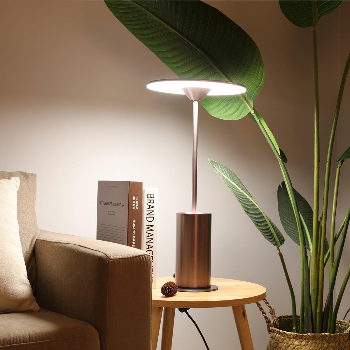 Feralielle Steel lampada da tavolo minimalista