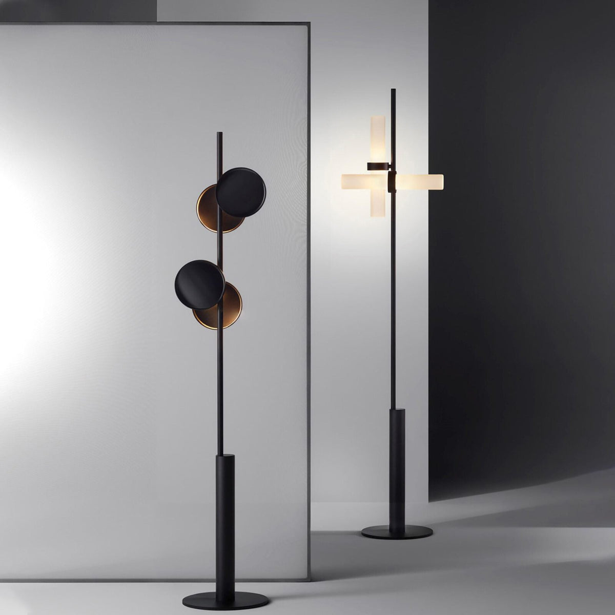 Munell lampada da terra in acrilico nero
