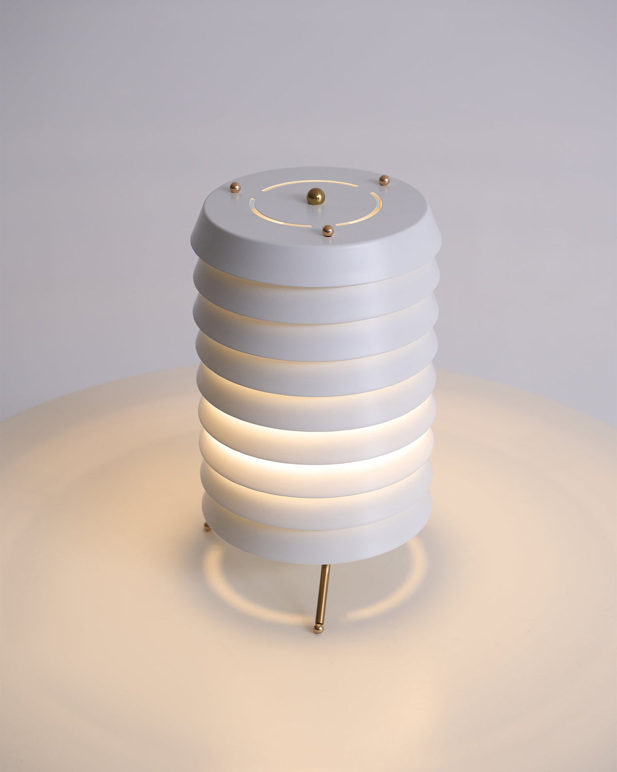 Orelelette lampada da tavolo Lattice Scandina
