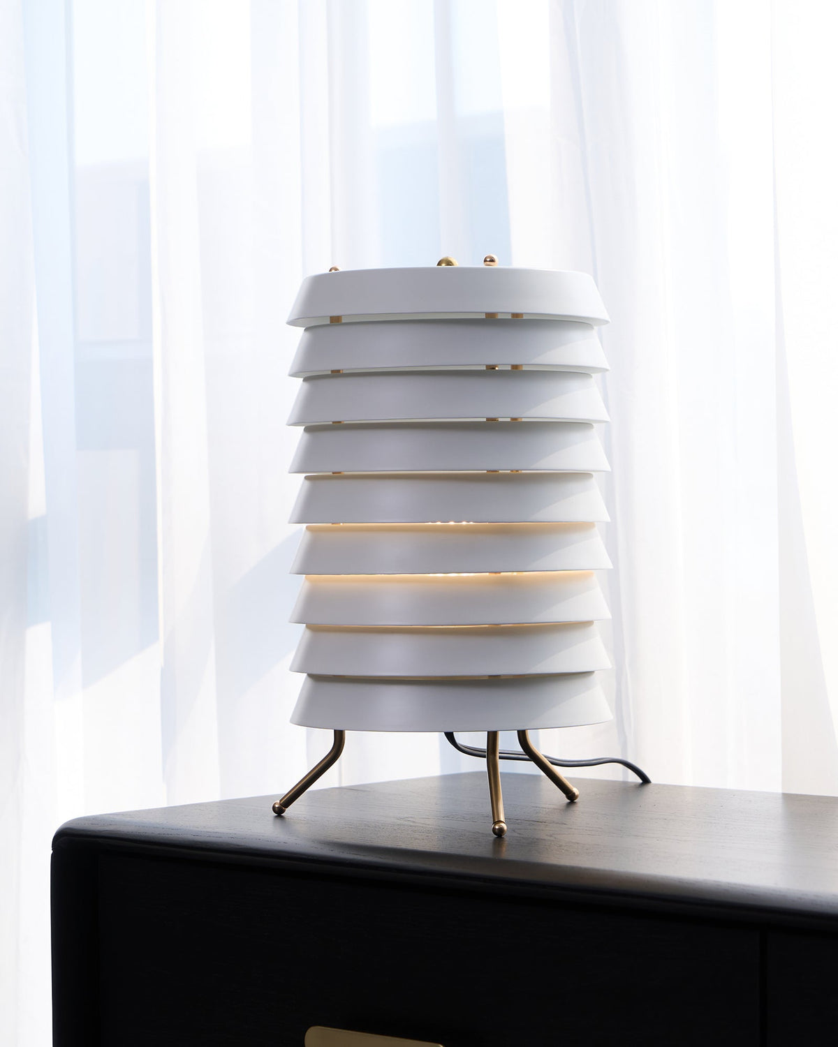 Orelelette lampada da tavolo Lattice Scandina