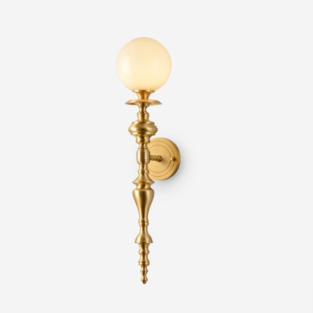 Lampada da parete corpo in ottone scolpito paralume sferico classico elegante