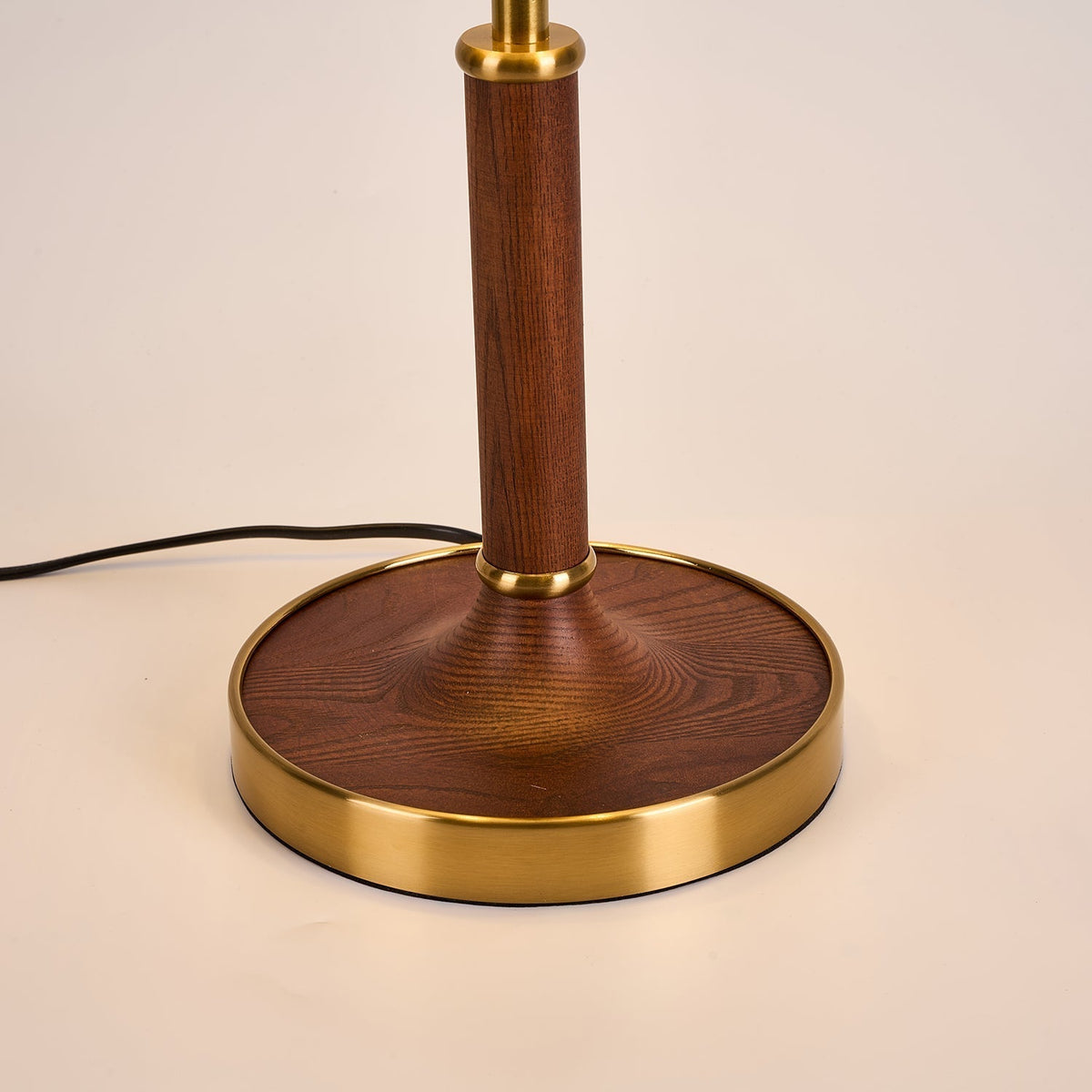 Axiain lampada da tavolo in legno e tessuto