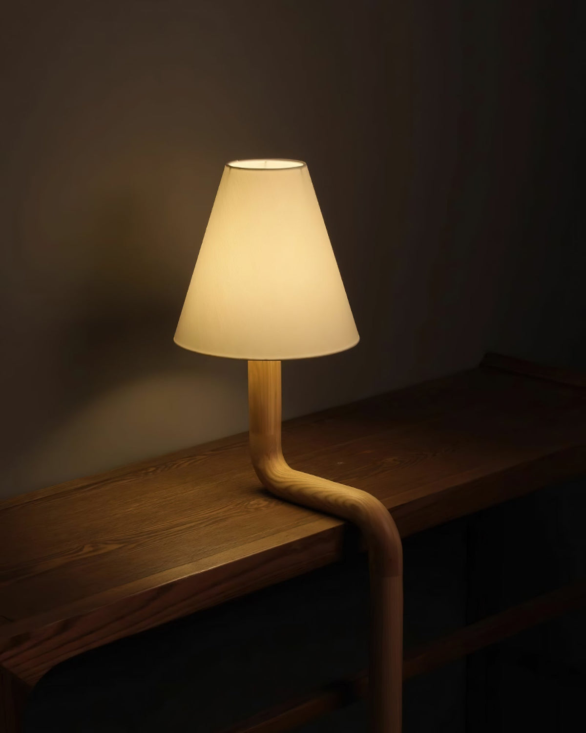 Syleielle lampada da tavolo in legno Curvo