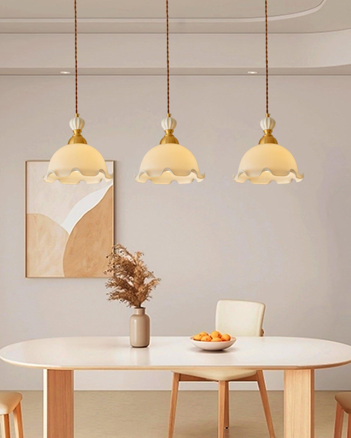 Lampada a sospensione con paralume in vetro dal bordo ondulato, luce morbida, stile vintage romantico