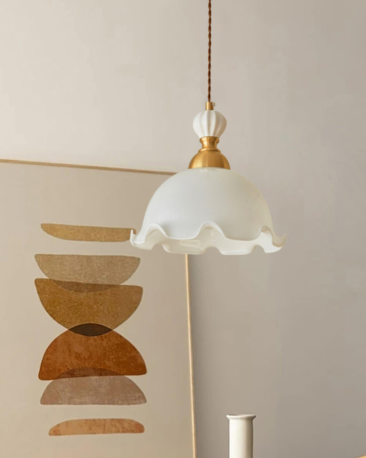 Lampada a sospensione con paralume in vetro dal bordo ondulato, luce morbida, stile vintage romantico