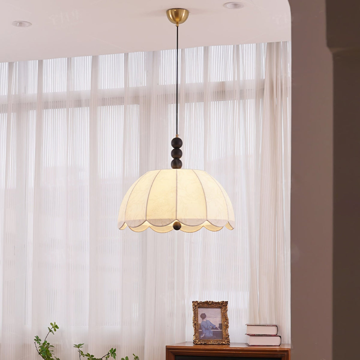 Syphaen lampada a sospensione in legno con fiore in tessuto