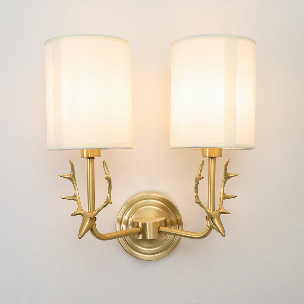Auriviella Elegance lampada da parete a testa di cervo in ottone