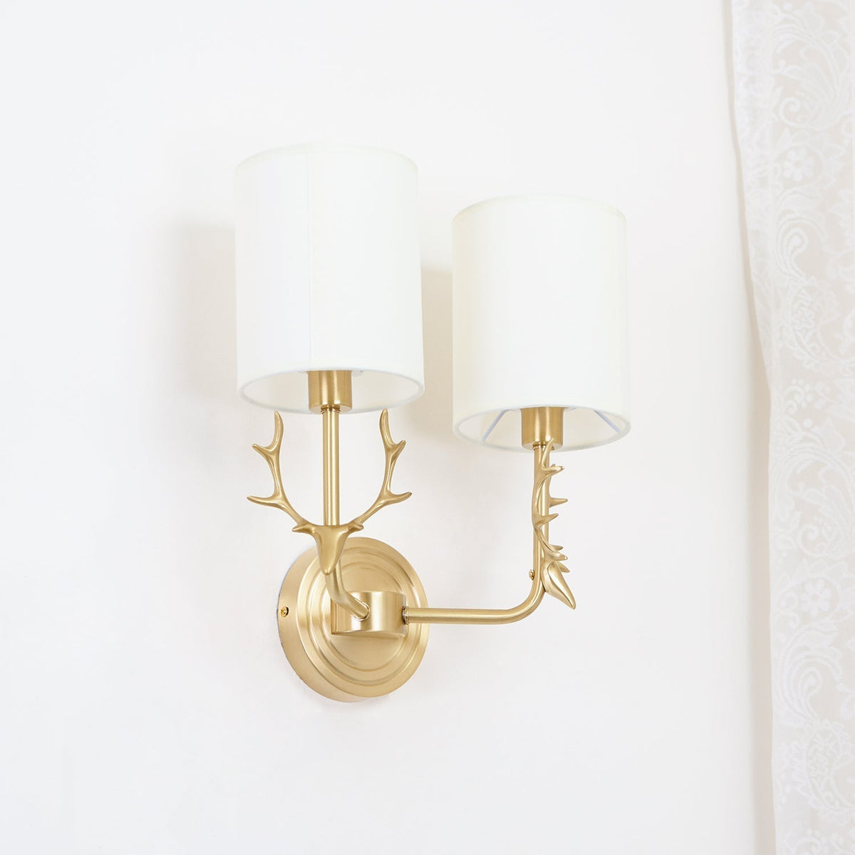 Auriviella Elegance lampada da parete a testa di cervo in ottone