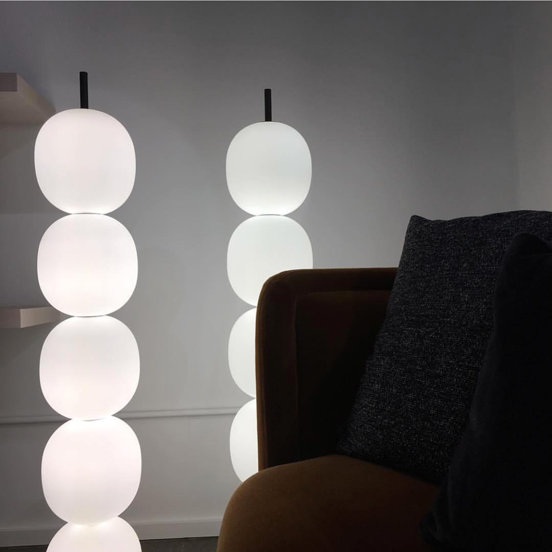 Ceni lampada da terra minimalista in marmo