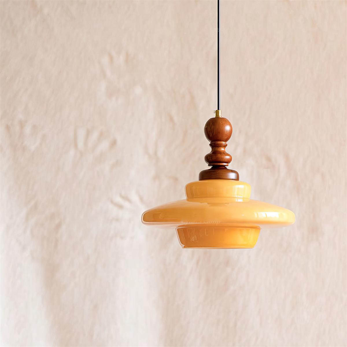 Lampada a sospensione in vetro giallo con dettagli in legno noce stile retrò