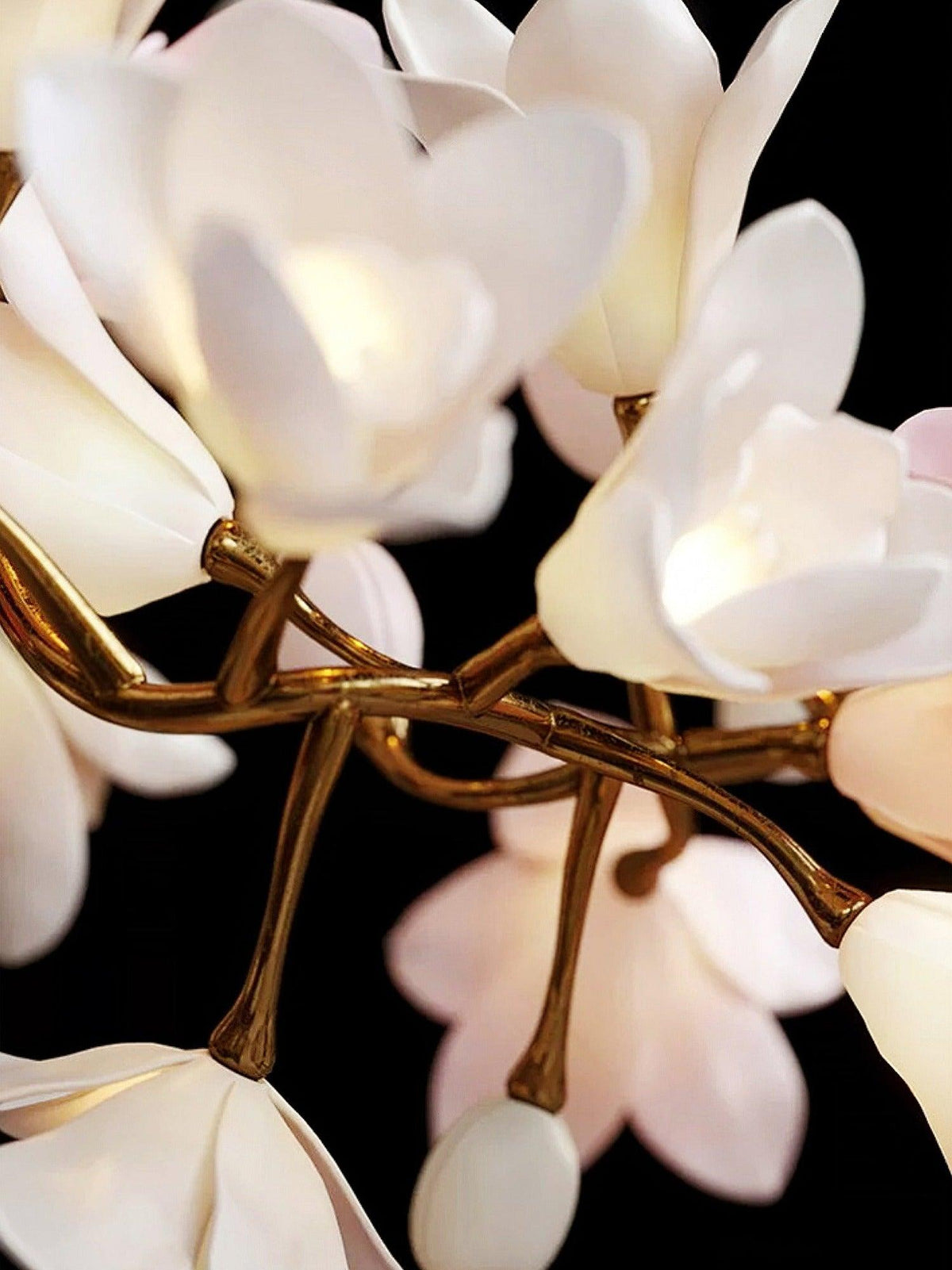 Elemu lampadario in ottone con fiori in Ceramica Rosa