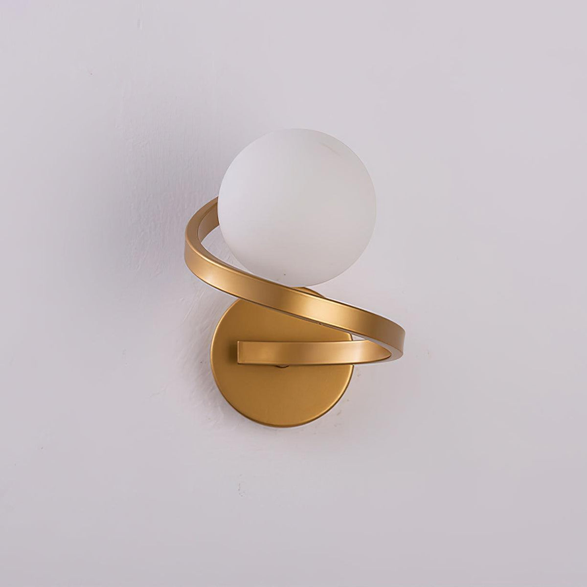 Yvian lampada da parete moderna minimalista in ottone e vetro