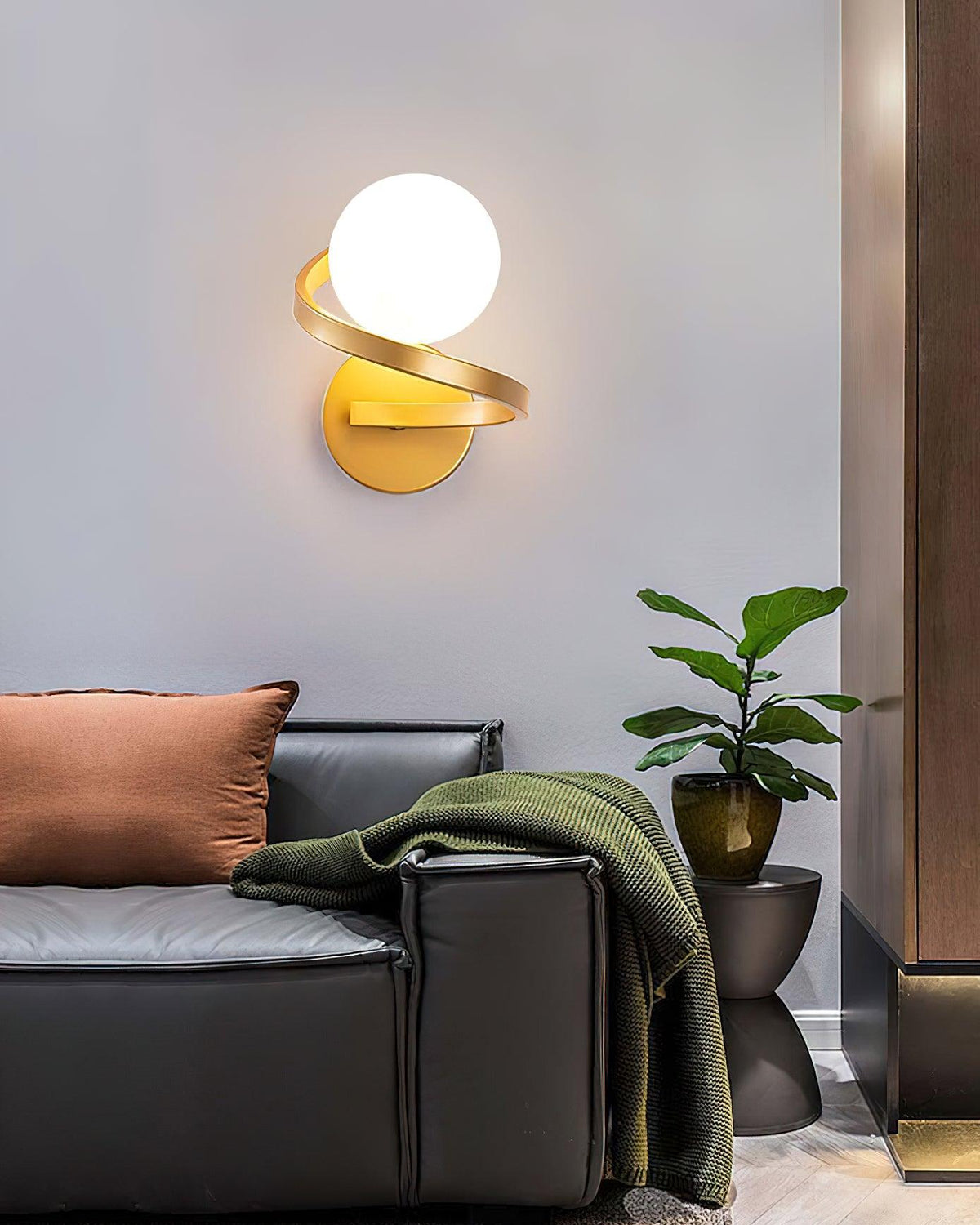 Yvian lampada da parete moderna minimalista in ottone e vetro