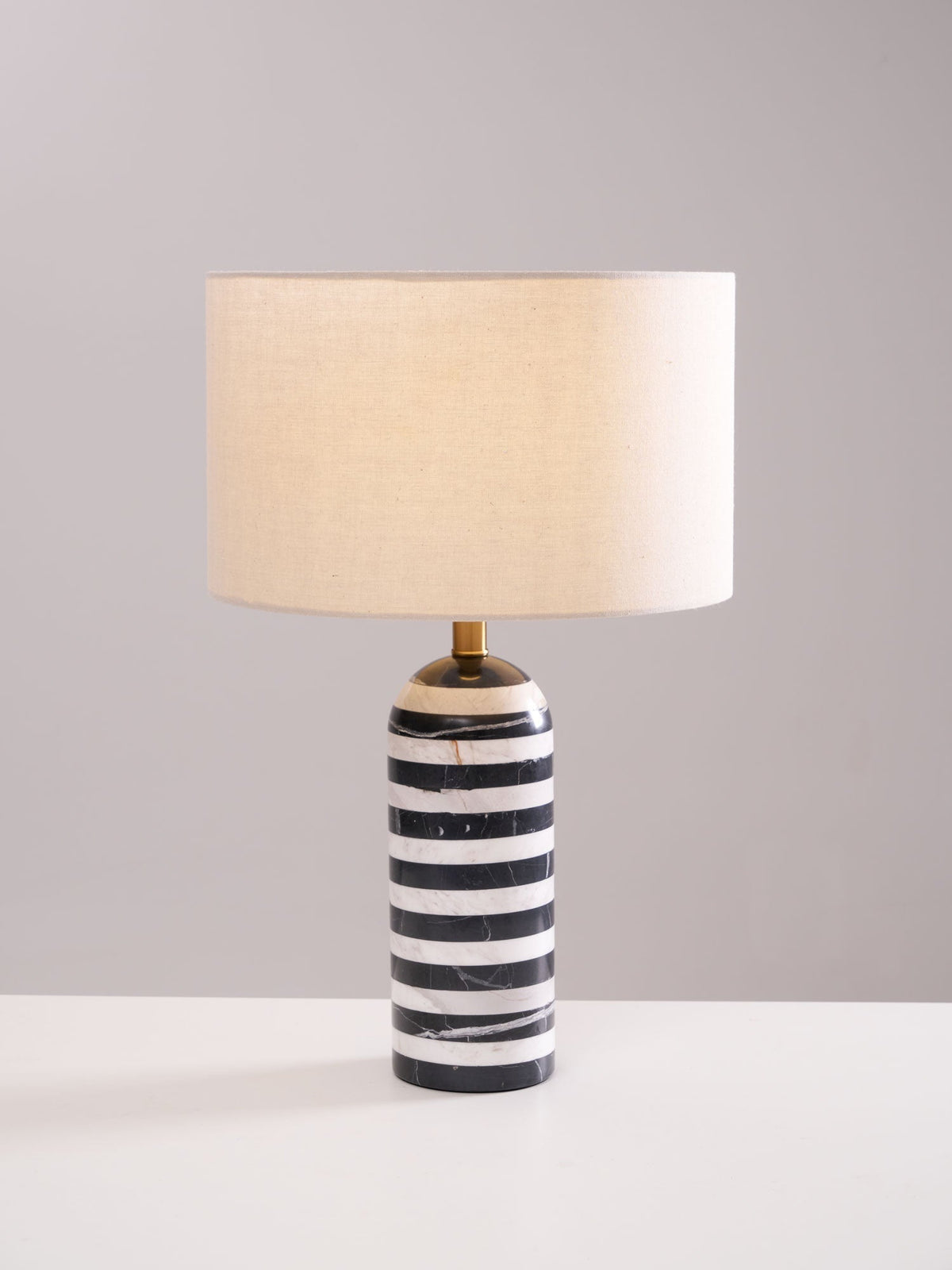 Avery lampada da tavolo contemporanea