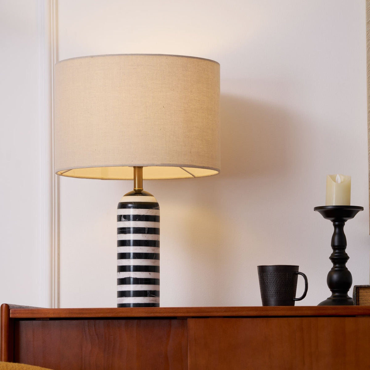 Avery lampada da tavolo contemporanea