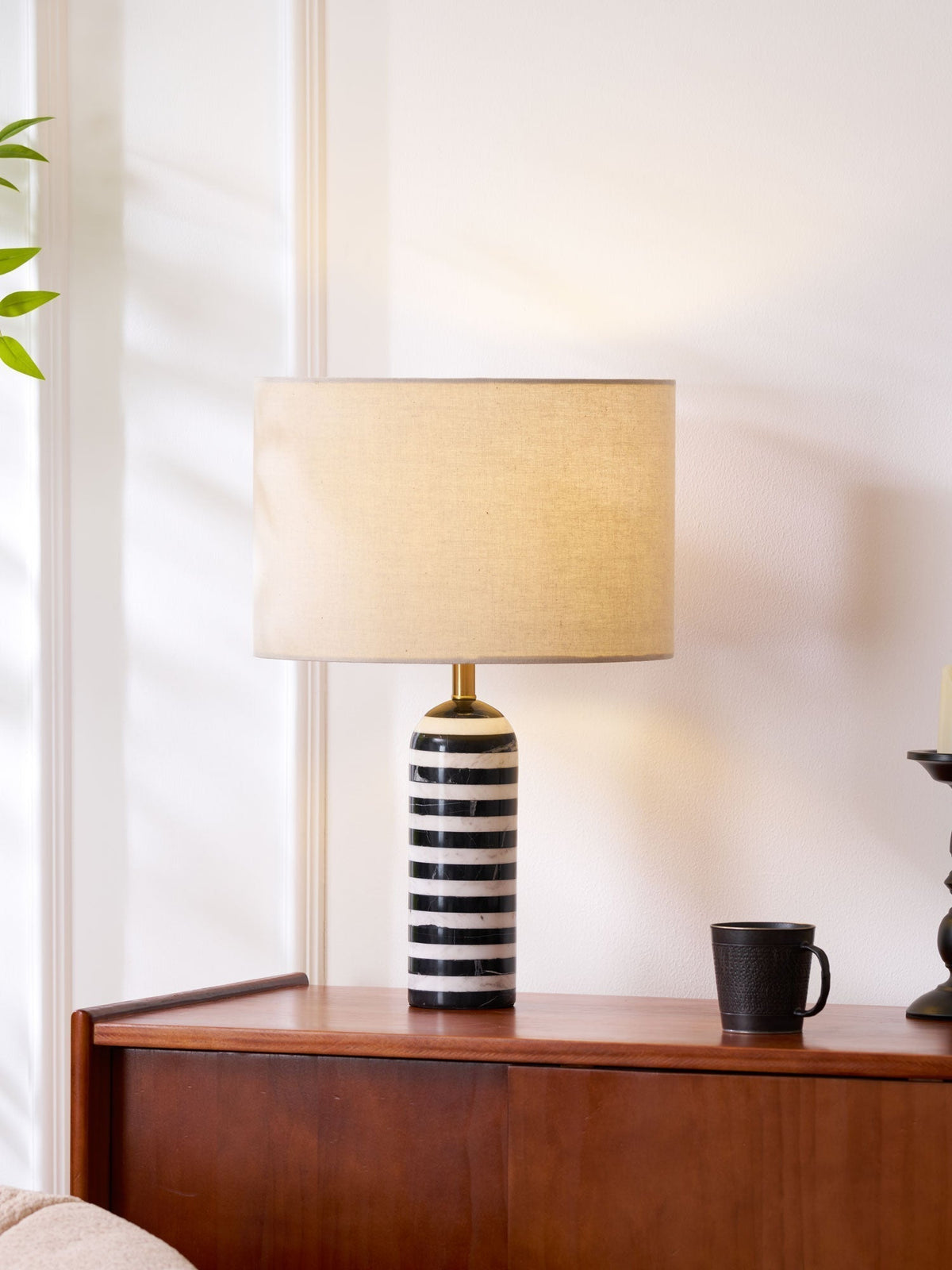 Avery lampada da tavolo contemporanea