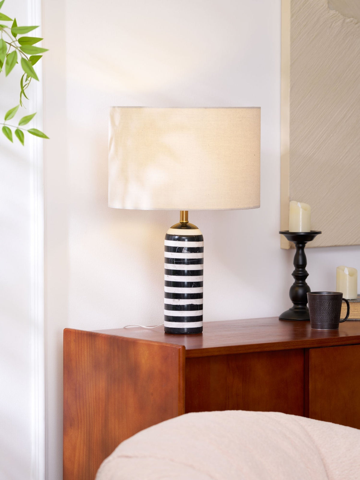 Avery lampada da tavolo contemporanea