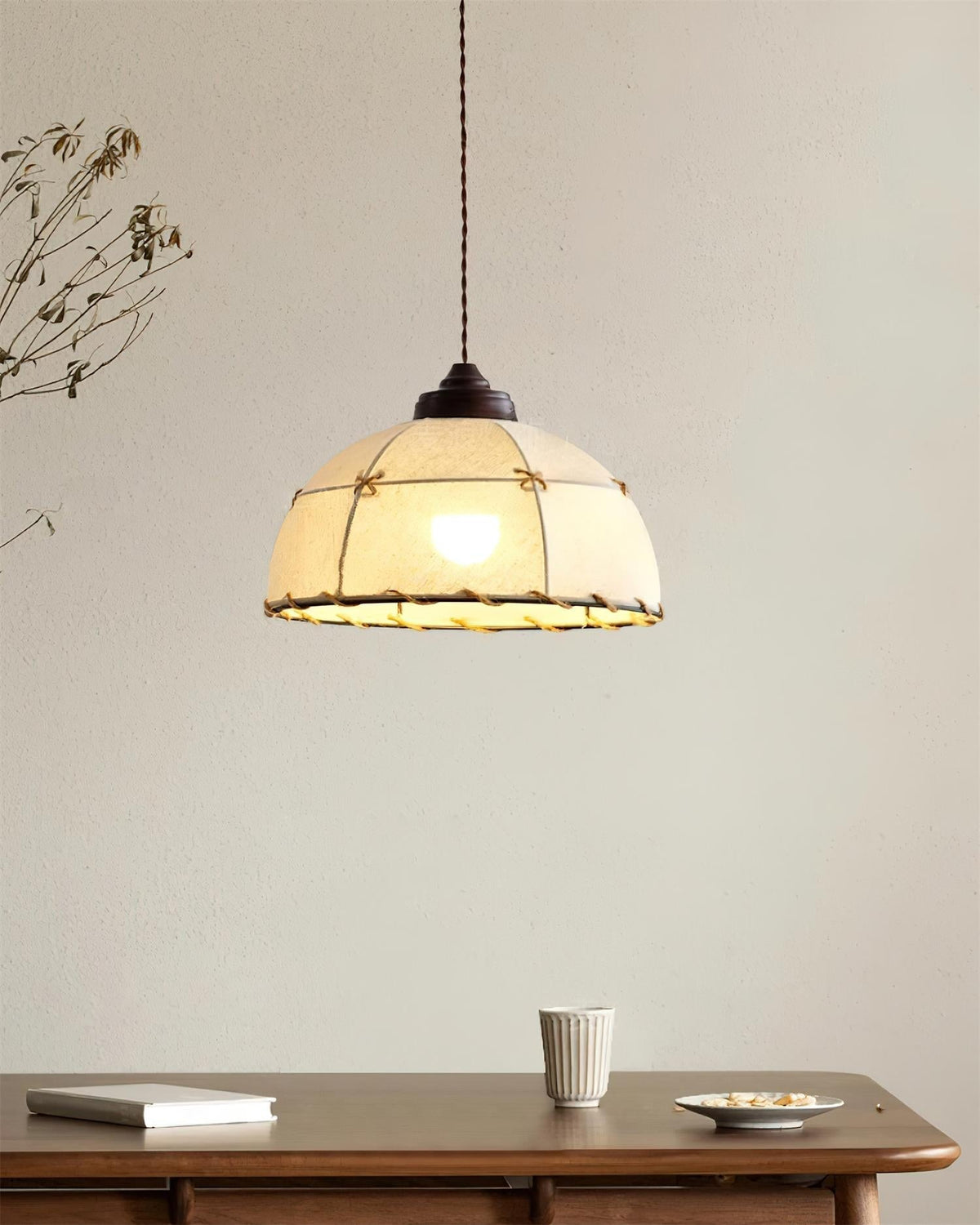 Lampada a sospensione con paralume in tessuto a cupola, stile vintage minimalista, luce morbida