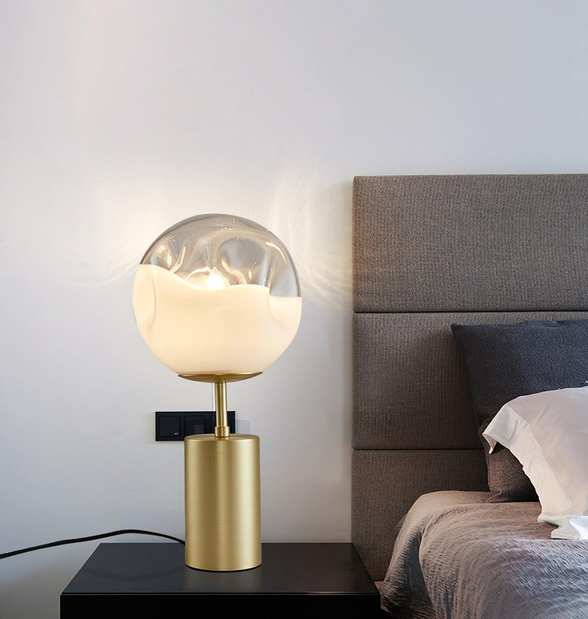 Aurea lampada da tavolo in vetro classico