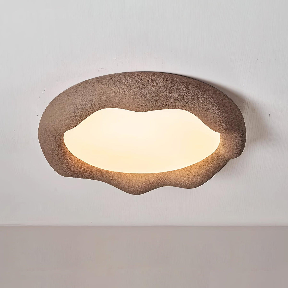 Lampada da soffitto in resina organica e fibra di vetro color beige