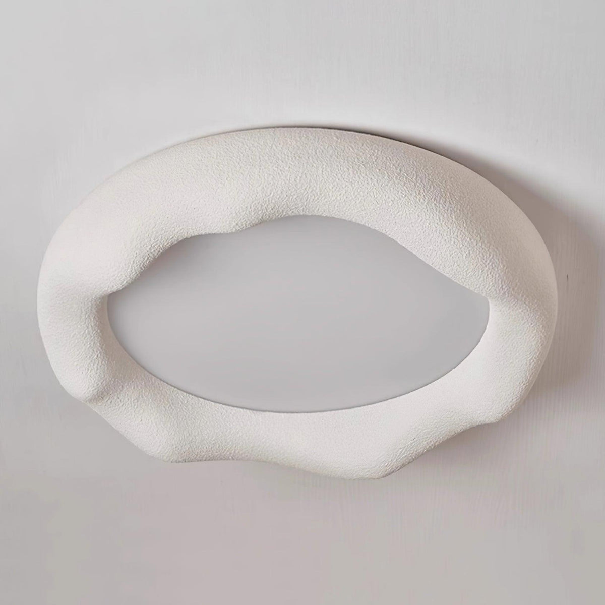 Lampada da soffitto in resina organica e fibra di vetro color beige