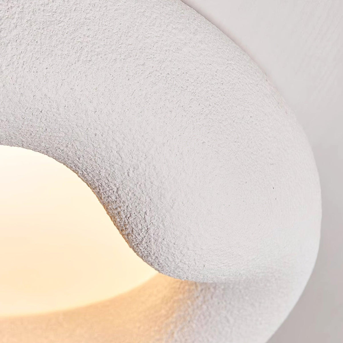 Lampada da soffitto in resina organica e fibra di vetro color beige