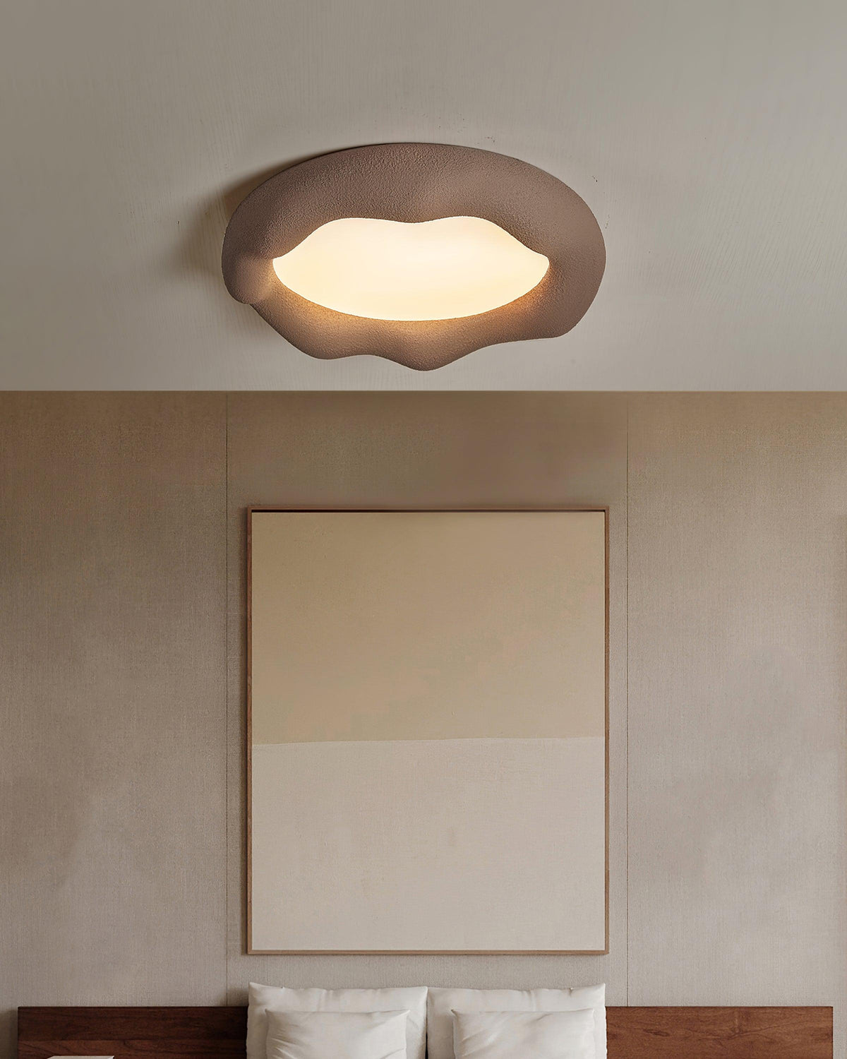 Lampada da soffitto in resina organica e fibra di vetro color beige