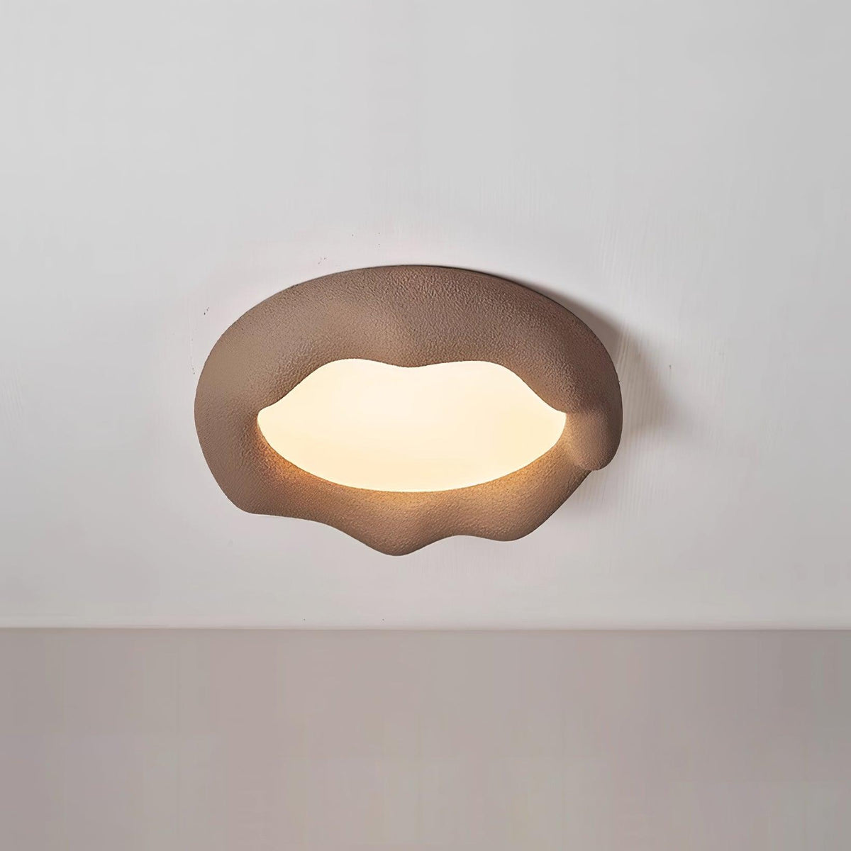 Lampada da soffitto in resina organica e fibra di vetro color beige