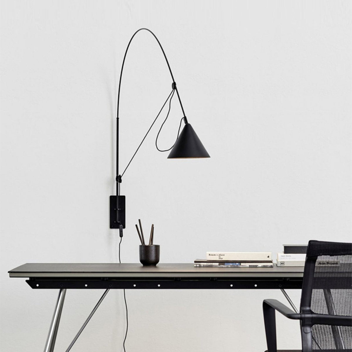 Noraette lampada da parete Arco Cono minimalista