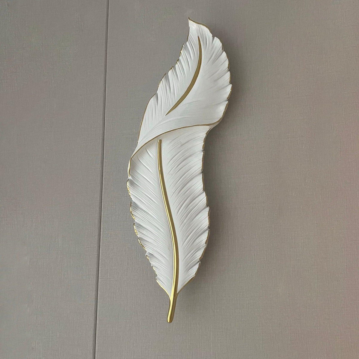 Arvess lampada da parete in resina Individual Creativity Feather