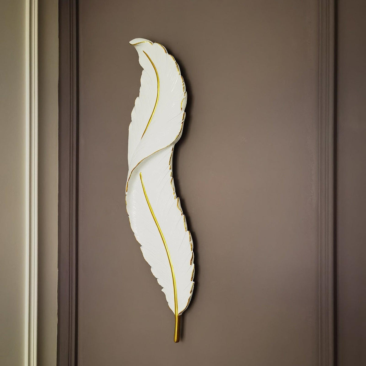 Arvess lampada da parete in resina Individual Creativity Feather