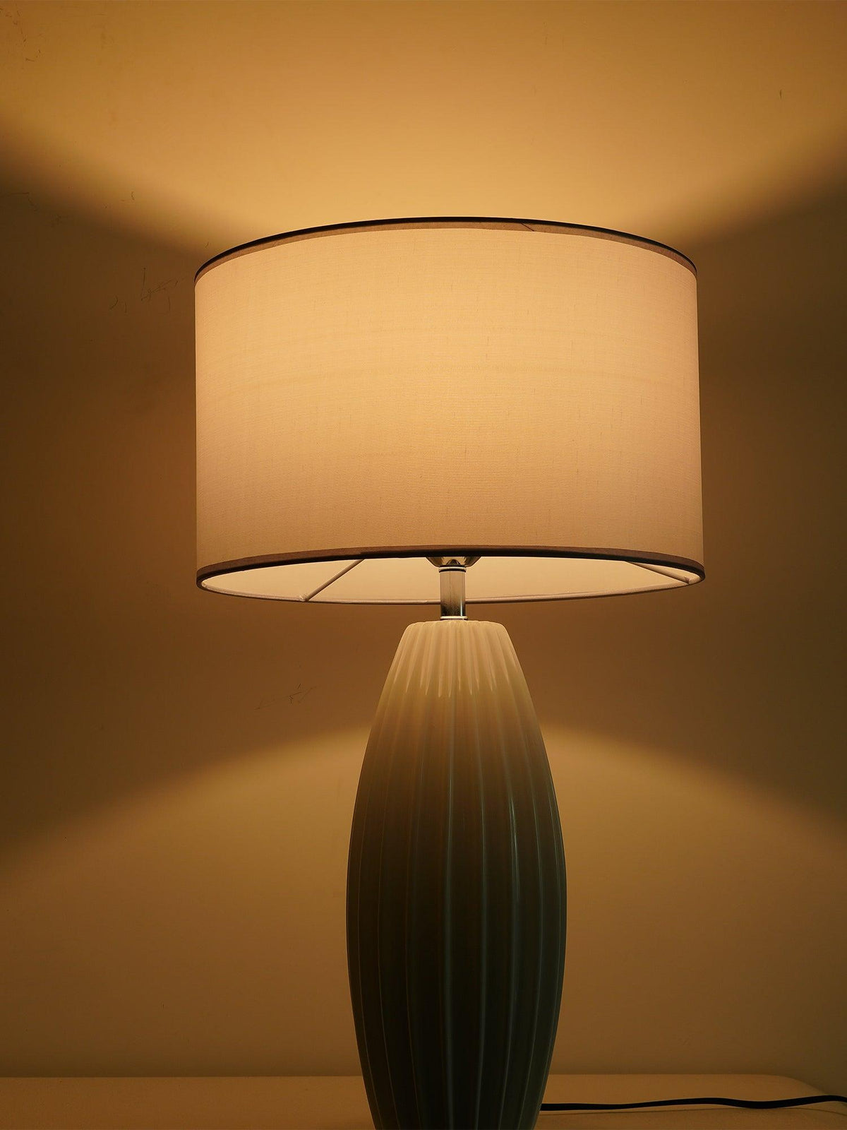 Terioina lampada da tavolo in Ceramica moderna