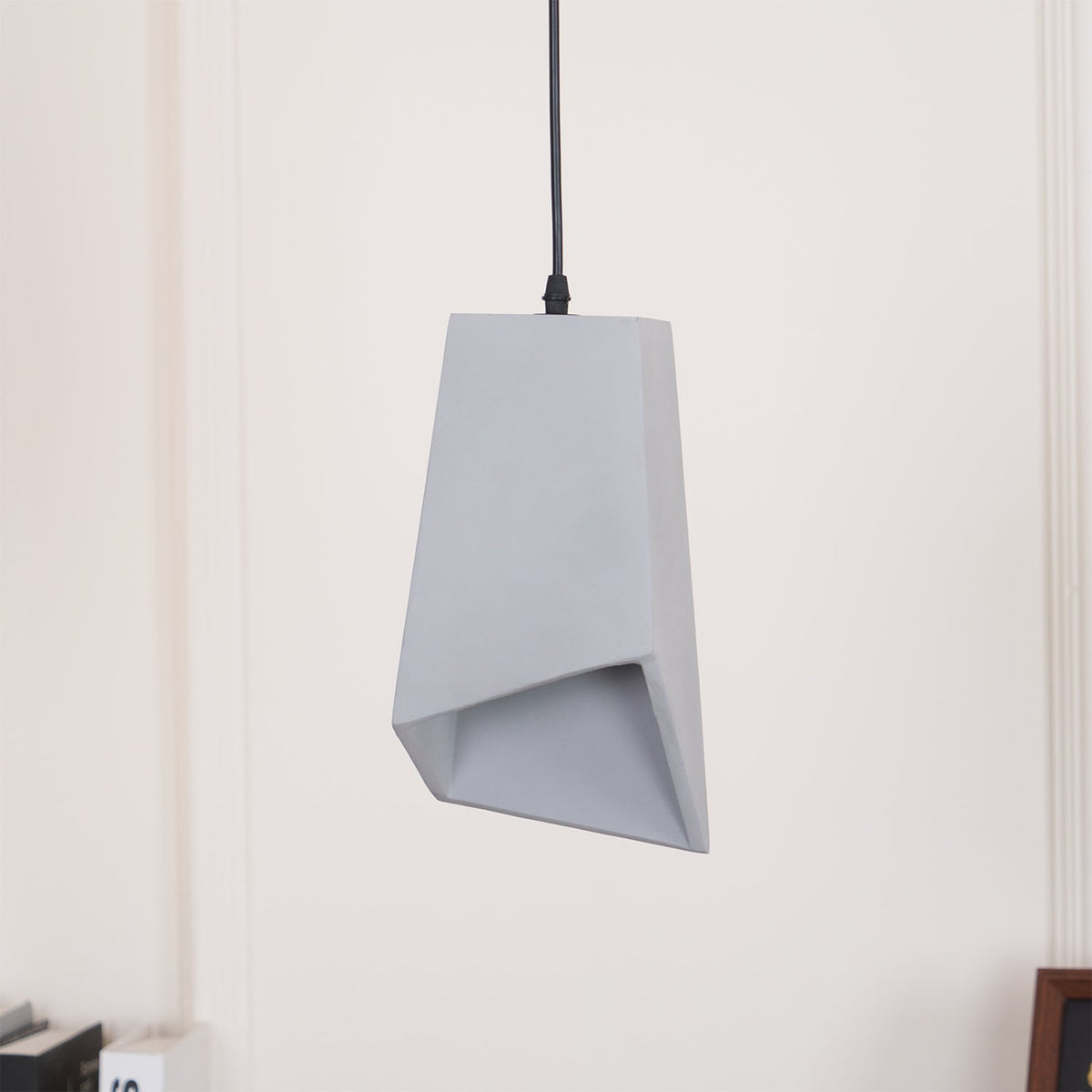 Geo lampada a sospensione industriale in cemento