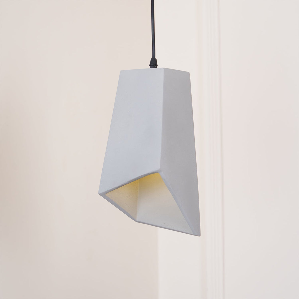 Geo lampada a sospensione industriale in cemento