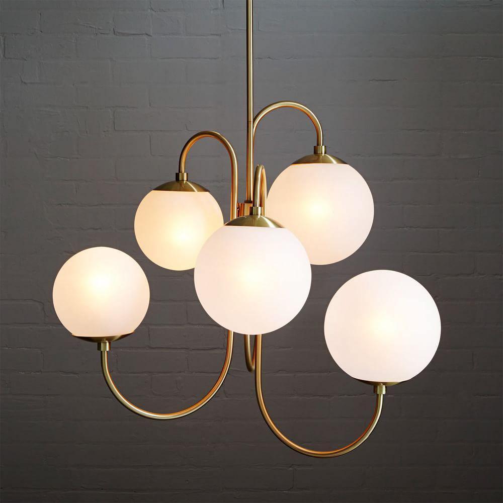Auruaria lampadario ottone Bracci Curvi sfere Opaline elegante per soggiorno a grappolo